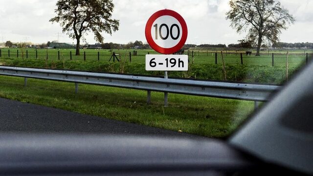 'Verhoog de verkeersboetes'