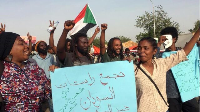 Sudanezen blijven protesteren: 'We willen niet opnieuw een dictatuur worden'