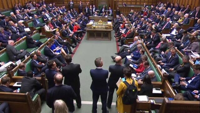 Nieuwe nederlaag May: brexit-deal met overmacht weggestemd