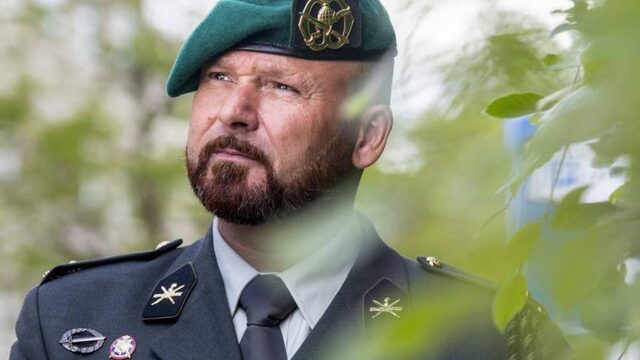 Defensie schorst Marco Kroon vanwege vervolging om carnavalsincident