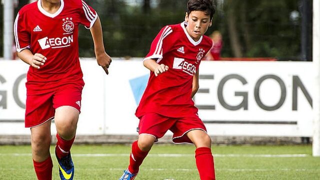 Feit of fictie: 'Basketballers maken school af, meeste voetballers niet'