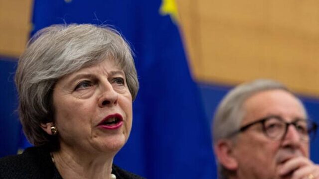 EU en May passen brexit-deal aan vlak voor stemming Brits parlement