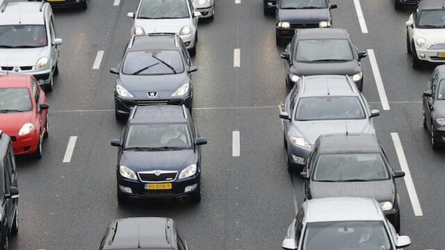 Zo rijd je zo zuinig en duurzaam mogelijk in de file