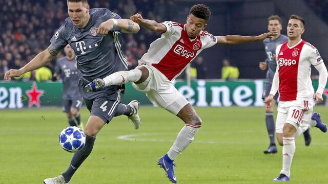 Keihard, knetterend en knotsgekke wedstrijd tussen Ajax en Bayern