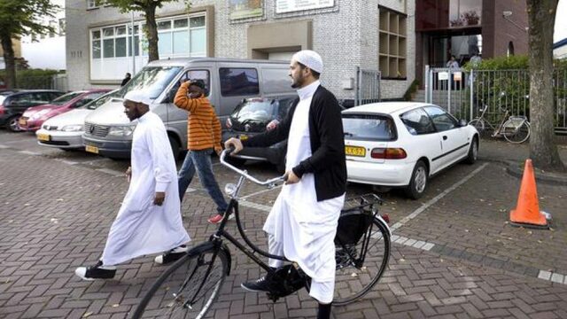 VVD en PvdA: 'Sluit en verbied salafistische weekend- en avondscholen'