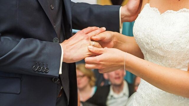 Corona-uitbraak of niet, Jeanine gaat vandaag gewoon trouwen