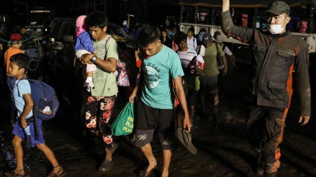 Lava stroomt uit Filipijnse vulkaan, duizenden geëvacueerd