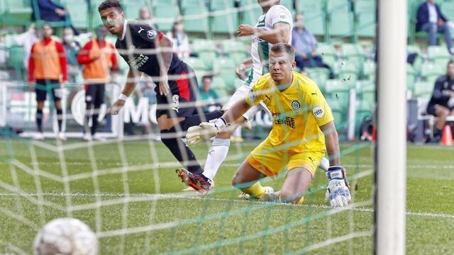 PSV verslaat FC Groningen, terugkeer Robben van korte duur