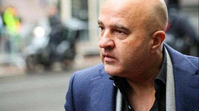 Zwaard van Damocles hangt boven John van den Heuvel