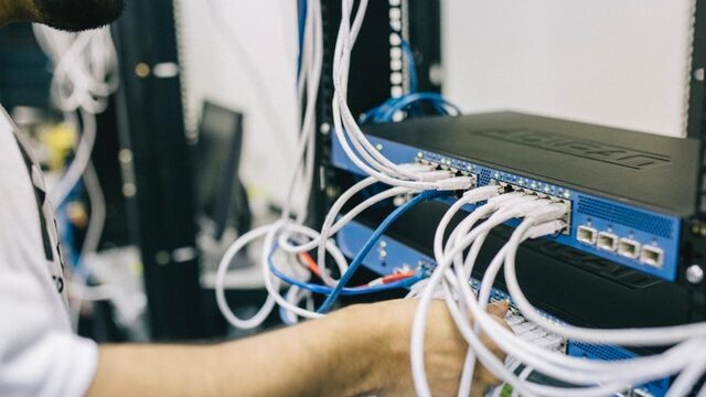 Pieter Derks vraagt zich af hoe we de controle over het internet terugkrijgen