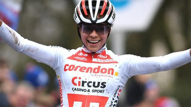 Alvarado zet Van Vleuten op een ronde tijdens Superprestige