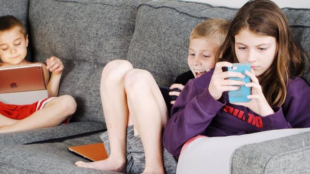Wat zijn de gevaren van lang naar een beeldscherm kijken?