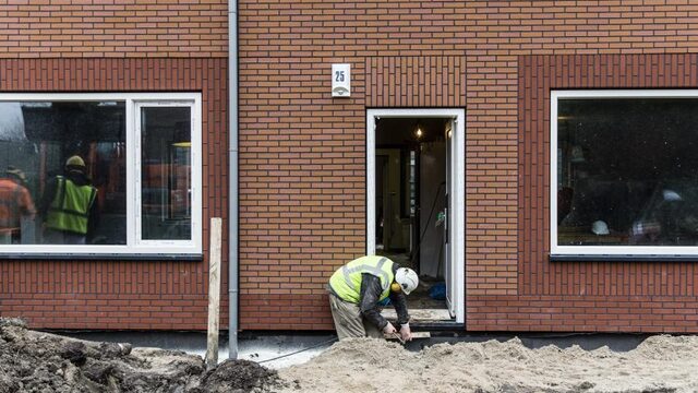 Bouwbedrijven: '75.000 woningen per jaar onhaalbaar'
