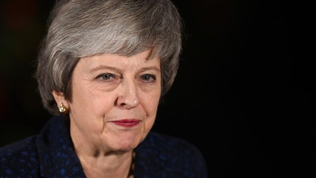 May wint vertrouwensstemming en kan nu verder onderhandelen over Brexit