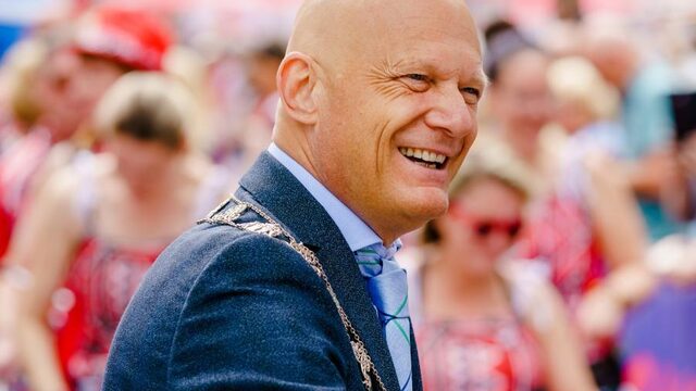Wethouder Rotterdam wil quotum voor statushouders