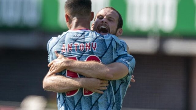 Eén goed moment helpt Ajax aan eerste drie punten
