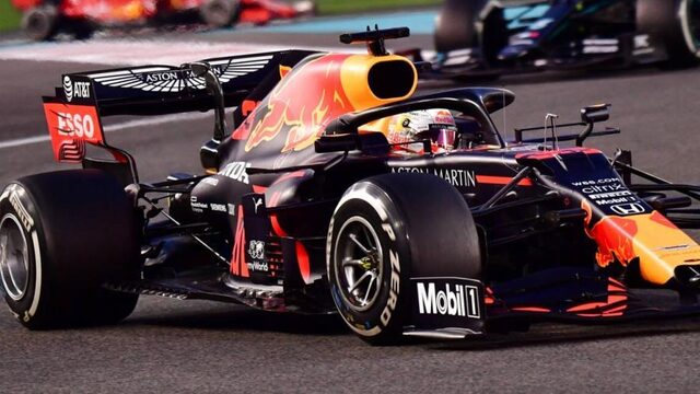 Max Verstappen wint saaie laatste race van het seizoen