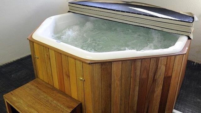 Opgepast: 'Bubbelbaden en jacuzzi's worden snel grote legionellabommetjes'