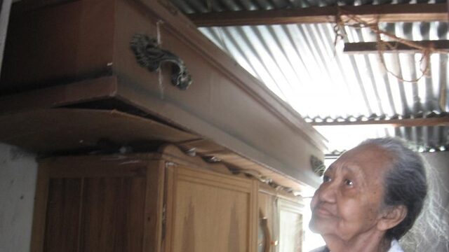 Slapen naast je grafkist