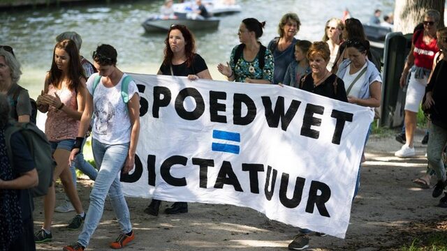 Nederlanders mondig en kritisch? 'Je reinste apekool'