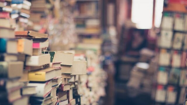 Leestip van Aldith Hunkar en Roos Moggré: 'Je kunt beter poëzie lezen dan in therapie gaan'