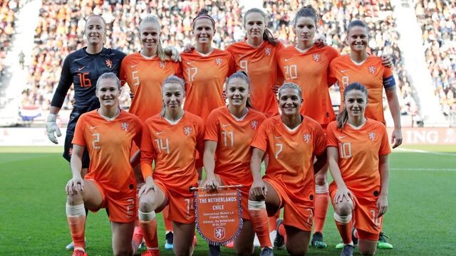 Vandaag op NPO Radio 1: Oranjeleeuwinnen strijden en Frits Spits plotseling doof