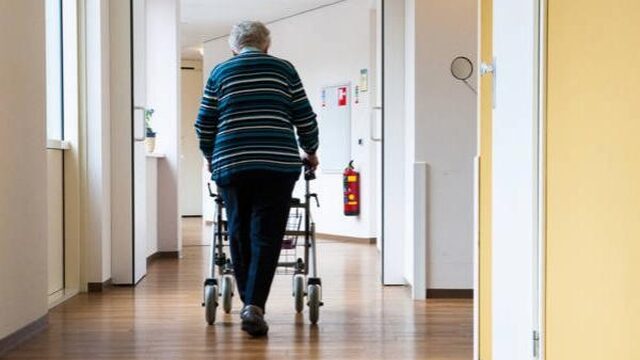 Kwart ouderen in verpleeghuis komt nauwelijks buiten