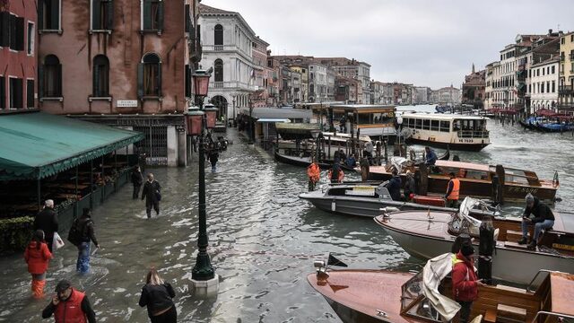 Venetië staat blank, dijk kan hoogwater (nog) niet voorkomen