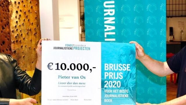 Pieter van Os wint Brusseprijs voor ‘Liever dier dan mens’ | NPO Radio 1