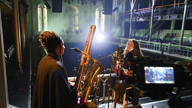 Met deze muziek, gedichten en films houden NPO Radio 1-luisteraars de moed erin