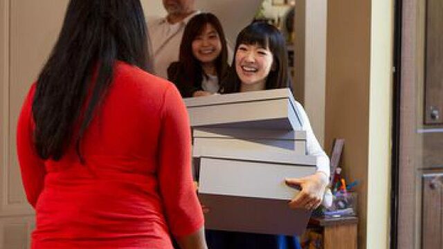 Er zit een vieze nasmaak aan de Netflix-serie Tidying Up with Marie Kondo