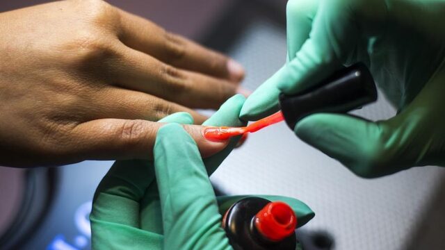 Podcast De Dag: hoe uitbuiting in nagelsalons werd ontdekt