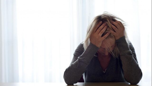 Moeder van vier kinderen, maar toch eenzaam: 'Ik zit al jarenlang in rouw'