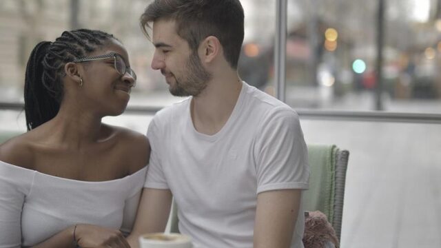 Hoe moet het verder met singles die willen daten? Vragen en antwoorden uit het coronaspreekuur