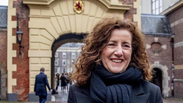 Minister Van Engelshoven maakt zich zorgen om vrouwenrechten