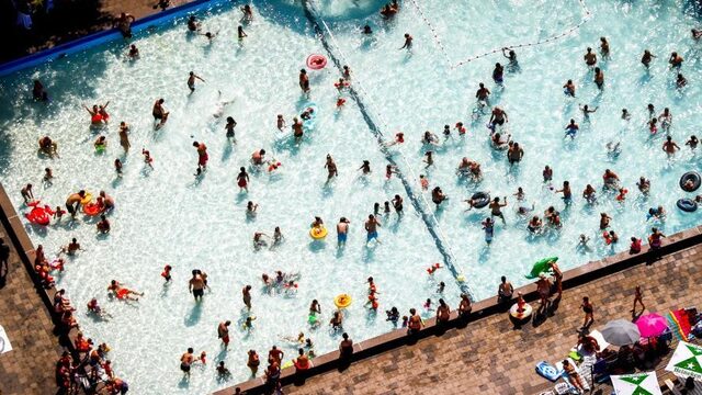 Waarom gaan we massaal tegelijk met vakantie?