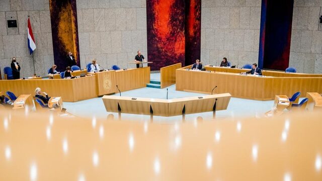 Stand.nl: Politici zijn te veel met zichzelf bezig