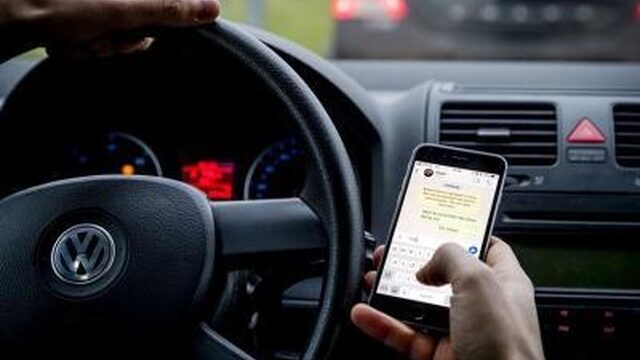 De 10 leukste campagneslogans tegen appen achter het stuur