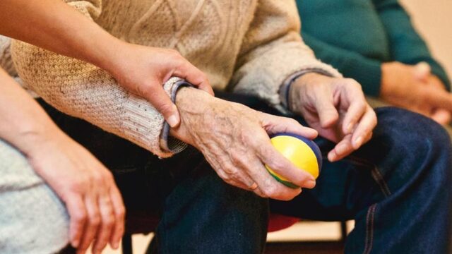 Vandaag op NPO Radio 1: Collaboratietweeling en de strijd om hulp