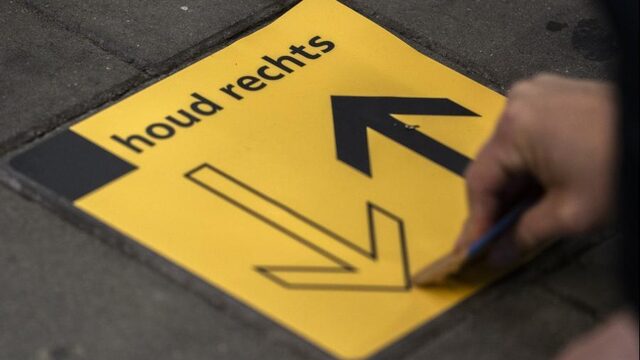 Drie basisregels NS-stations: rechts houden, 1,5 meter afstand en mondkapje op