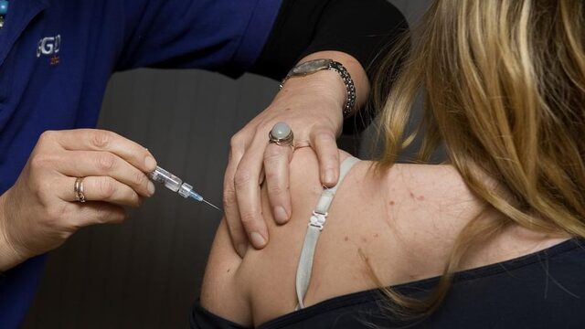 Stand.nl: Vaccinatieweigeraars mogen financieel worden gestraft
