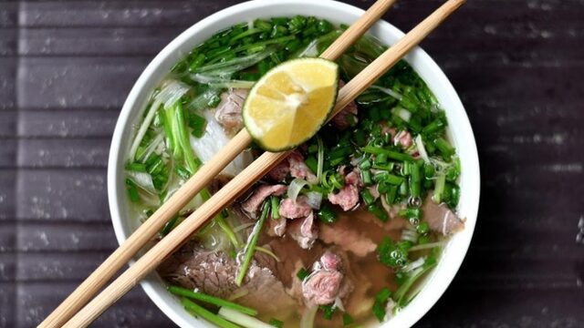 Vietnamese noedelsoep van Albert Heijn is 'iets heel anders' dan het origineel
