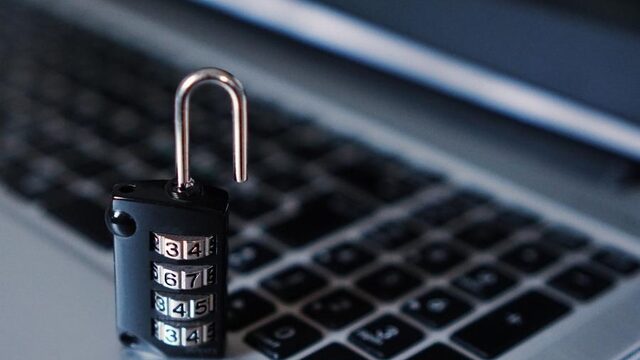 Nederland te afhankelijk van buitenlandse techbedrijven: 'Geven controle over samenleving uit handen'