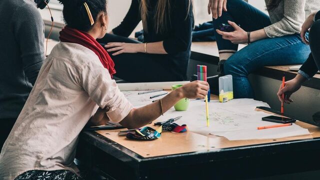 'Bestaan gemiddelde tiener en twintiger is op zijn best uitzichtloos te noemen'