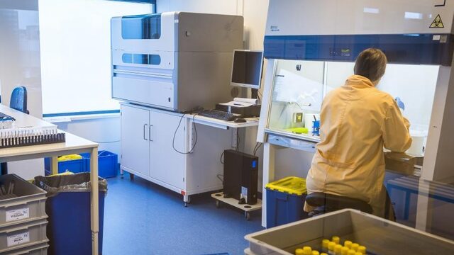 'MKB kan kabinet helpen met meer laboratoria en sneller testen'