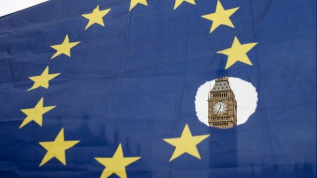 Klok tikt voor May: debat over brexit-deal is begonnen