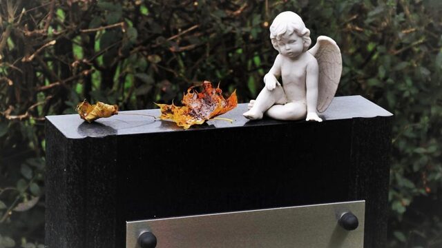 Deze gemeente vraagt onterecht geld voor aanpassing grafsteen