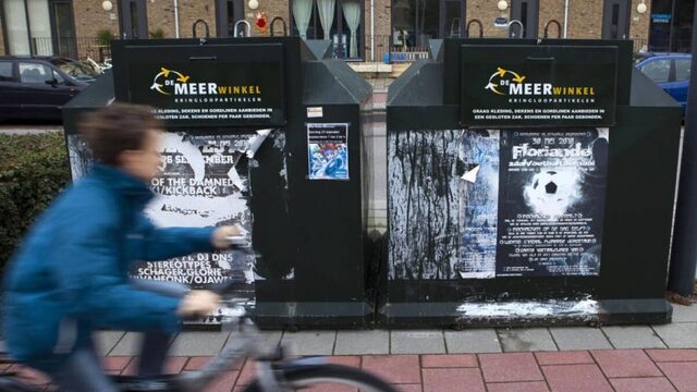 Tussen jouw ingezamelde kleding liggen soms eieren, smurrie of een dode hond