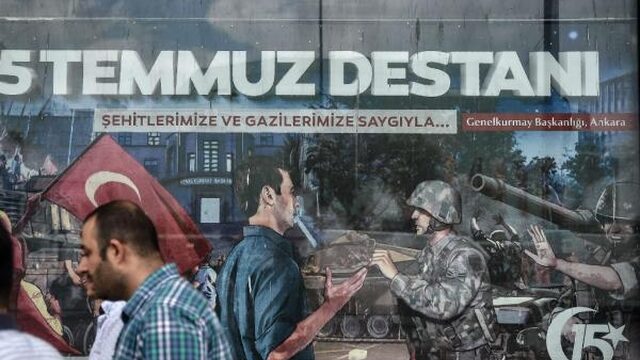 Massa-ontslagen in Turkije op vooravond coup-herdenking