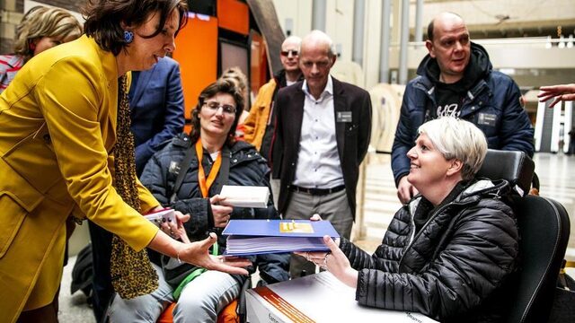 MS-patiënten demonstreren in Den Haag voor behoud Fampyra